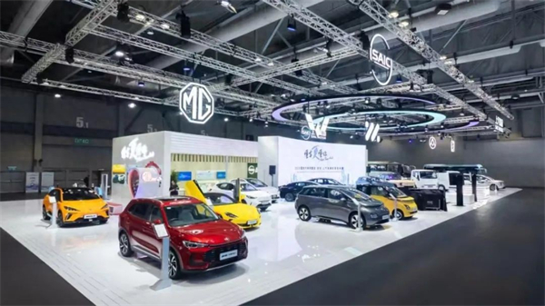 上汽用半年时间，展现出中国汽车“头雁”的变革伟力